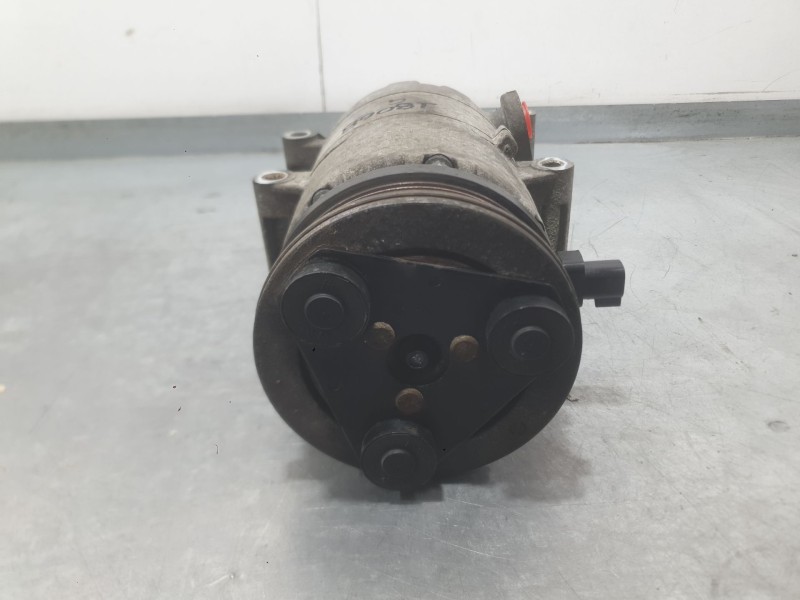 Recambio de compresor aire acondicionado para ford focus ii descapotable 2.0 referencia OEM IAM 2014584  
