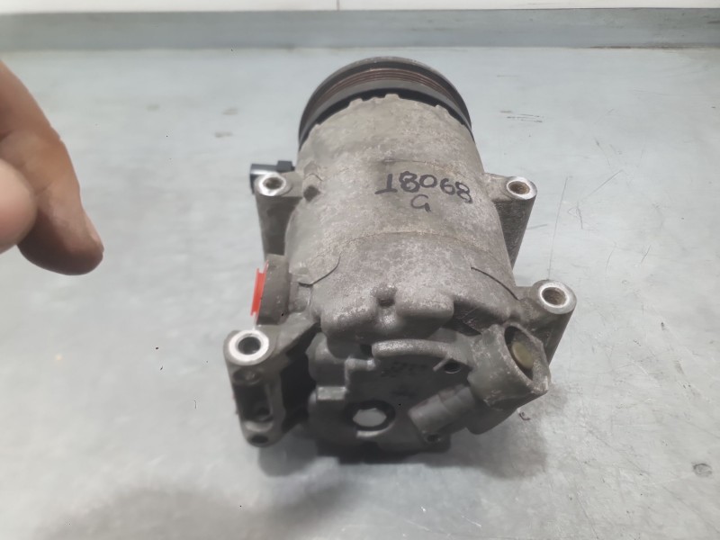Recambio de compresor aire acondicionado para ford focus ii descapotable 2.0 referencia OEM IAM 2014584  