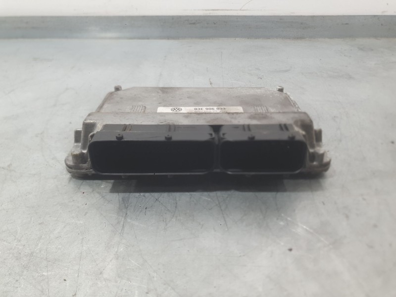 Recambio de centralita motor uce para volkswagen polo iv (9n_, 9a_) 1.2 12v referencia OEM IAM 03E906033  