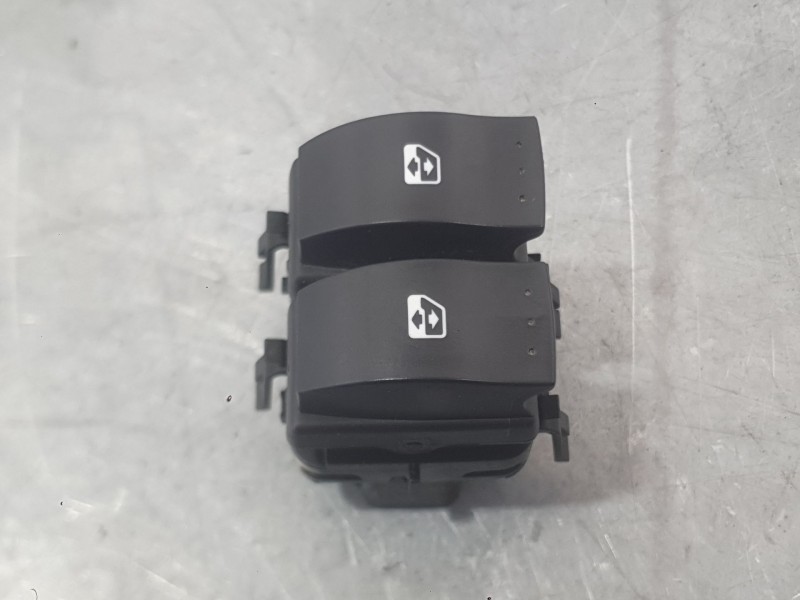 Recambio de mando elevalunas delantero izquierdo para renault kangoo be bop (kw0/1_) 1.6 (kw0d) referencia OEM IAM 8200476806  