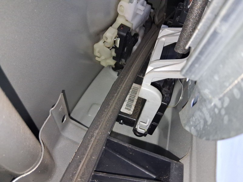 Recambio de cerradura puerta delantera derecha para kia sportage iii (sl) 1.6 gdi referencia OEM IAM 813203U000  