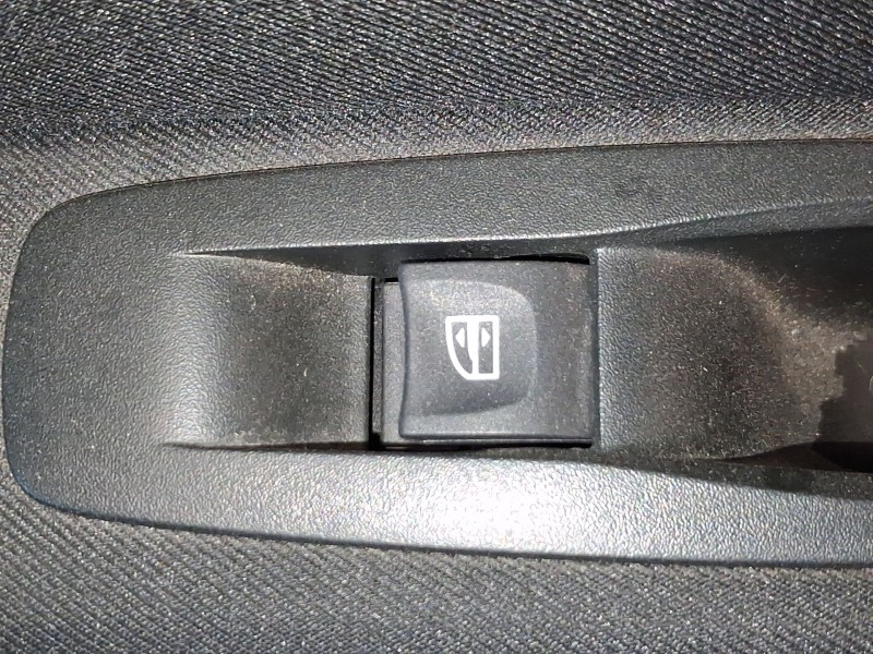 Recambio de mando elevalunas trasero derecho para renault megane iv hatchback (b9a/m/n_) 1.5 dci 110 (b9a3) referencia OEM IAM 2