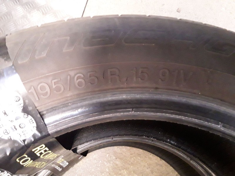 Recambio de neumatico pareja para neumaticos reutilizados - referencia OEM IAM 195651591V APOLLO 195/65/15/91V