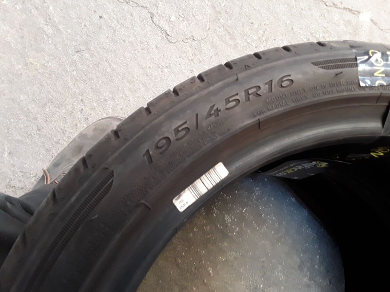 Recambio de neumatico pareja para neumaticos reutilizados - referencia OEM IAM 195451684V DUNLOP 195/45/16/84V