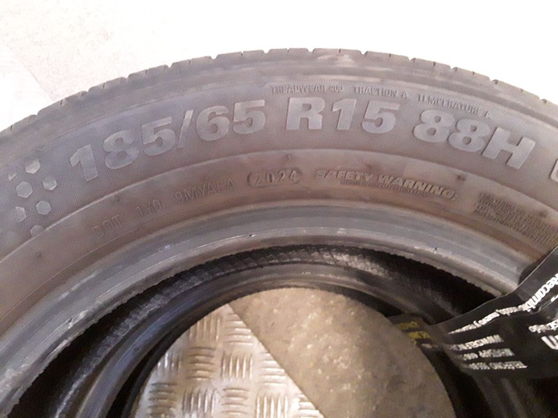 Recambio de neumatico pareja para neumaticos reutilizados - referencia OEM IAM 185651588H KUMHO 185/65/15/88H