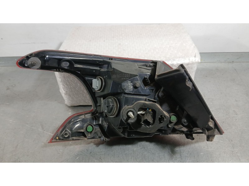 Recambio de piloto trasero derecho exterior para peugeot 308 ii (lb_, lp_, lw_, lh_, l3_) 1.6 bluehdi 120 referencia OEM IAM 967