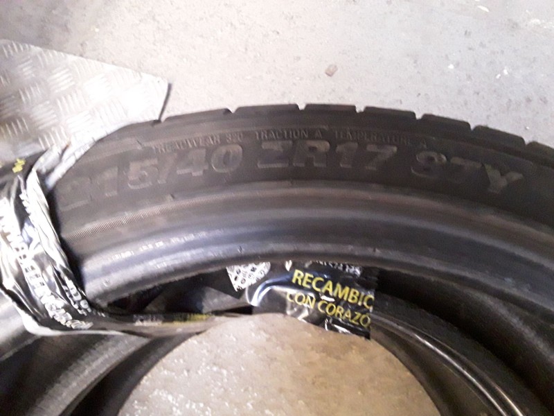 Recambio de neumatico pareja para neumaticos reutilizados - referencia OEM IAM 215401787Y KUMHO 215/40/17/87Y