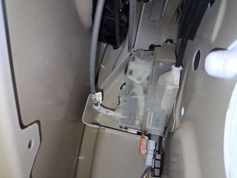 Recambio de cerradura puerta delantera derecha para peugeot rifter 1.5 bluehdi 100 referencia OEM IAM 9816343380  