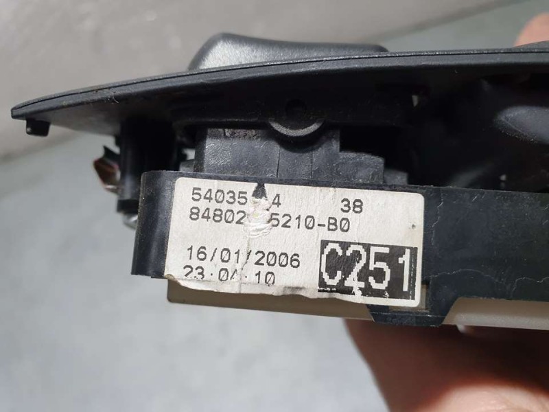 Recambio de mando elevalunas delantero izquierdo para toyota avensis berlina (t25) 2.0 executive berlina (5-ptas.) referencia OE