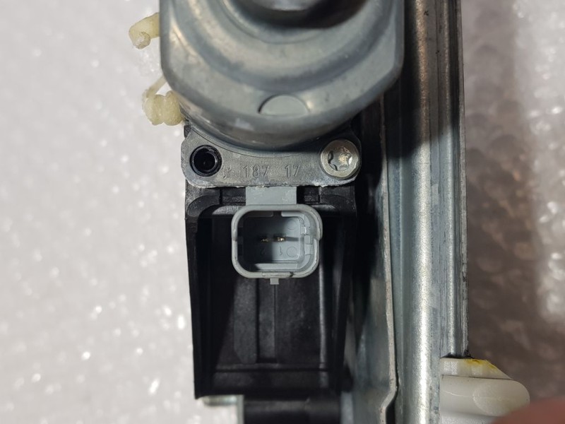 Recambio de elevalunas delantero derecho para peugeot 208 access referencia OEM IAM 9673154380  HILEX ELÉCTRICO 6 PINS