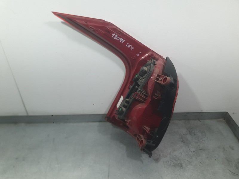 Recambio de piloto trasero derecho para peugeot 5008 (0u_, 0e_) 1.6 hdi referencia OEM IAM 6351KH  