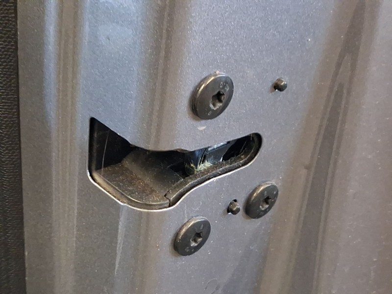 Recambio de cerradura puerta delantera derecha para peugeot 308 sw ii (lc_, lj_, lr_, lx_, l4_) 1.2 thp 130 referencia OEM IAM 9