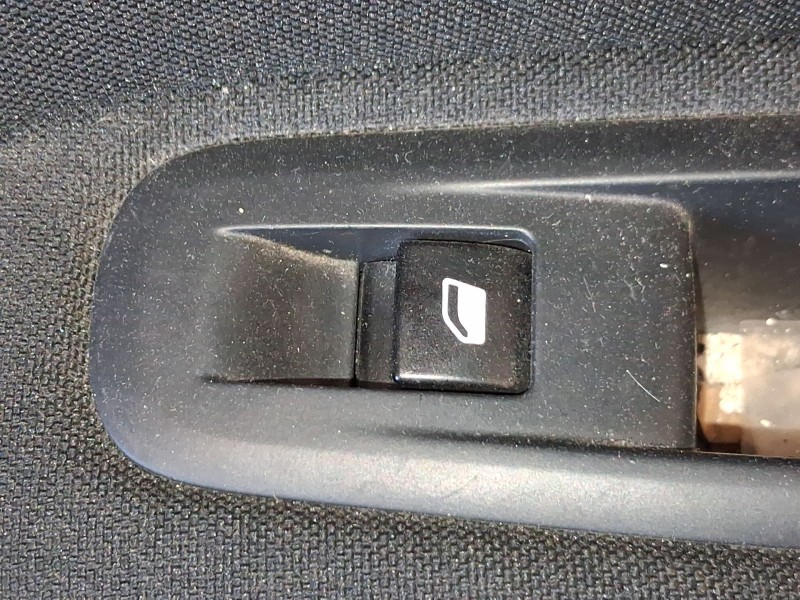 Recambio de mando elevalunas trasero derecho para peugeot 308 sw ii (lc_, lj_, lr_, lx_, l4_) 1.2 thp 130 referencia OEM IAM 967