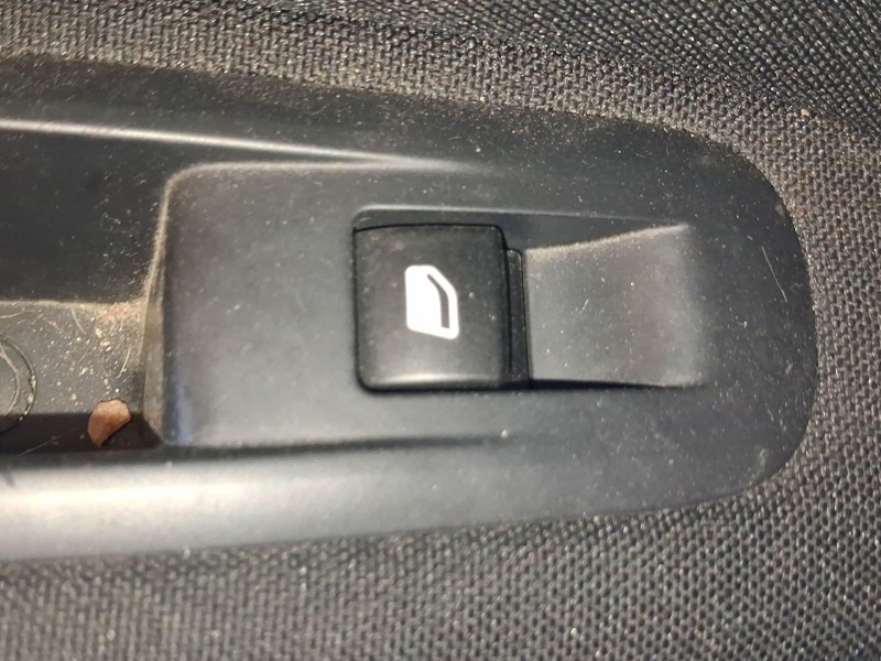 Recambio de mando elevalunas trasero izquierdo para peugeot 308 sw ii (lc_, lj_, lr_, lx_, l4_) 1.2 thp 130 referencia OEM IAM 9