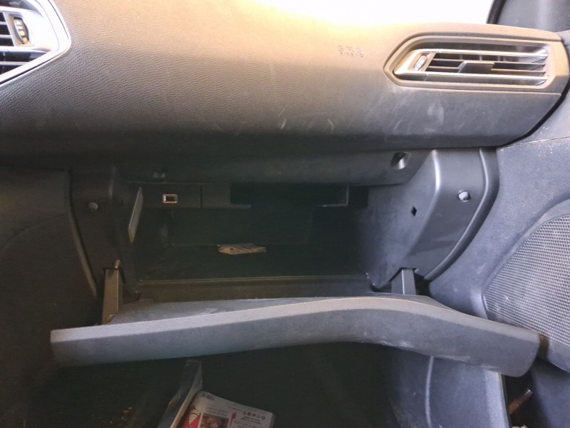 Recambio de guantera para peugeot 308 sw ii (lc_, lj_, lr_, lx_, l4_) 1.2 thp 130 referencia OEM IAM 16108047ZD  