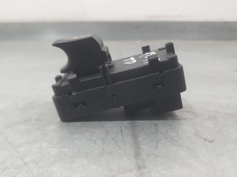 Recambio de mando elevalunas trasero derecho para mg zs suv (azs1) 1.5 vti referencia OEM IAM 10470993  
