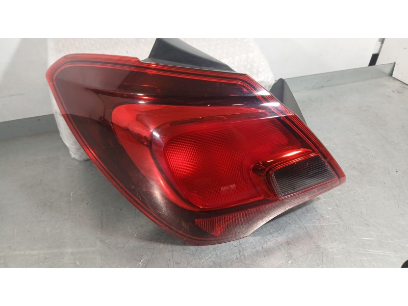 Recambio de piloto trasero izquierdo exterior para opel corsa e (x15) 1.4 (08, 68) referencia OEM IAM 39090647  