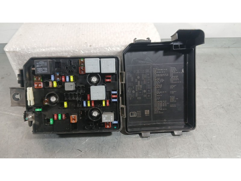 Recambio de caja reles / fusibles para opel corsa e (x15) 1.4 (08, 68) referencia OEM IAM 13470476  