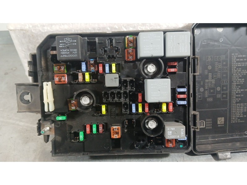 Recambio de caja reles / fusibles para opel corsa e (x15) 1.4 (08, 68) referencia OEM IAM 13470476  