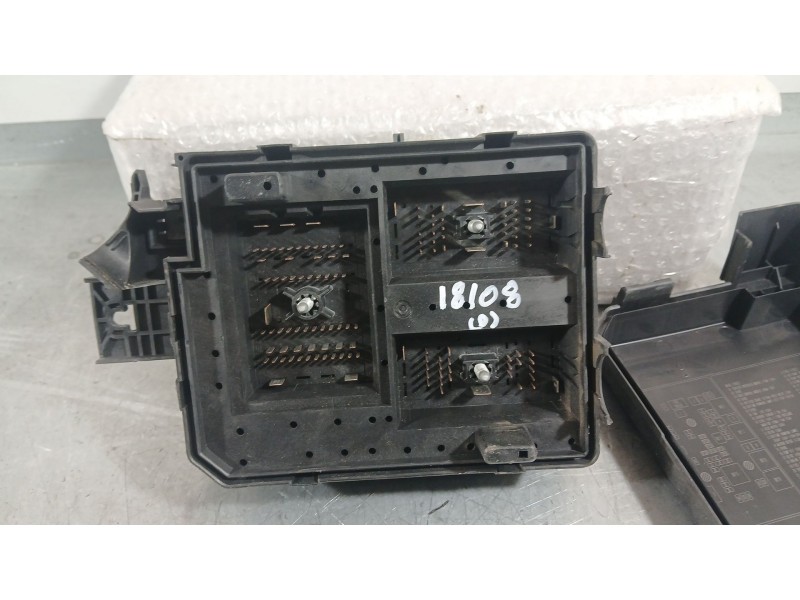 Recambio de caja reles / fusibles para opel corsa e (x15) 1.4 (08, 68) referencia OEM IAM 13470476  