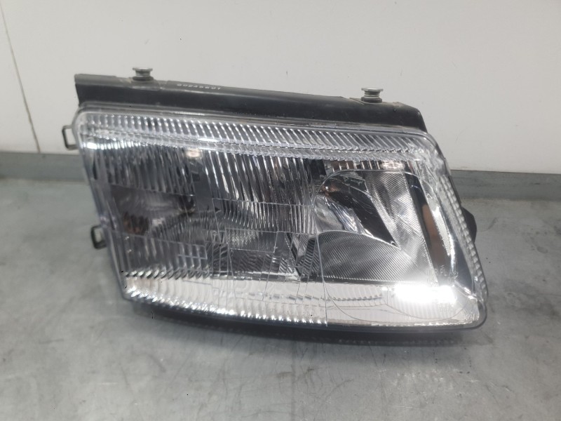 Recambio de faro derecho para volkswagen passat b5 (3b2) 1.9 tdi referencia OEM IAM 3B0941018K  