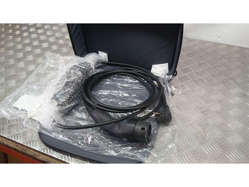 Recambio de cable para mercedes-benz clase c (w206) c 300 de (206.208) referencia OEM IAM A005833405001 CABLE CARGA DE BATERIA H