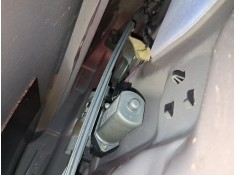 ELEVALUNAS TRASERO DERECHO 827008880R 