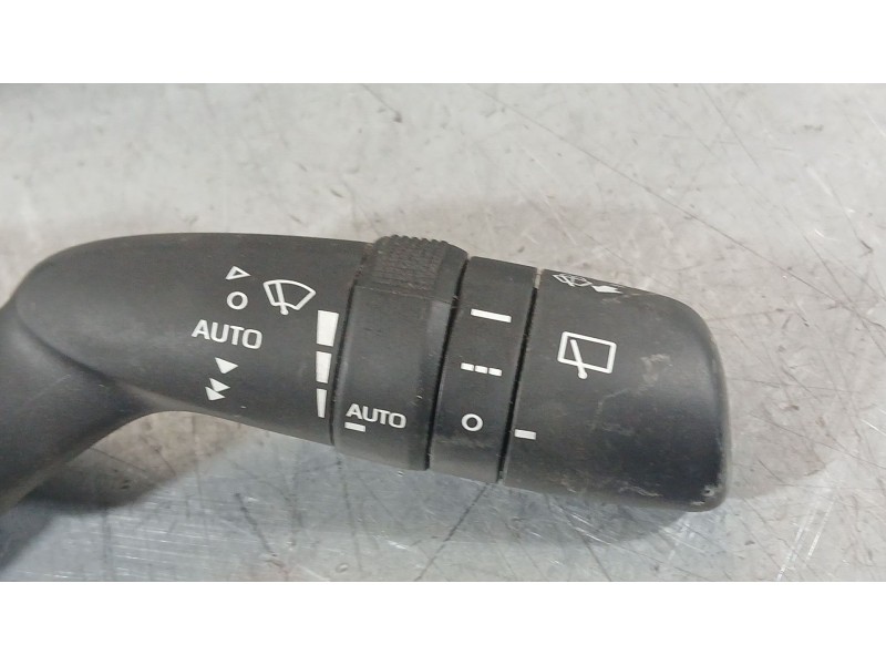 Recambio de mando limpia para toyota corolla ranchera familiar (_e21_) 1.8 hybrid (zwe211) referencia OEM IAM   