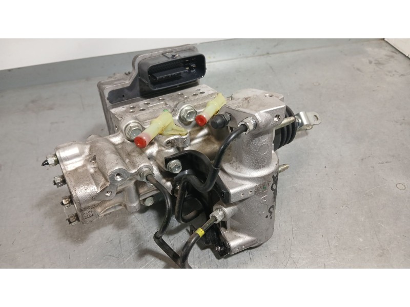 Recambio de abs para toyota yaris (_p13_) 1.5 hybrid (nhp130_) referencia OEM IAM 440500D390  