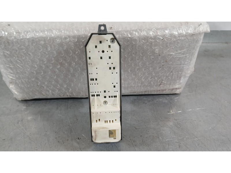 Recambio de mando elevalunas delantero izquierdo para toyota yaris (_p13_) 1.5 hybrid (nhp130_) referencia OEM IAM 8482002340  