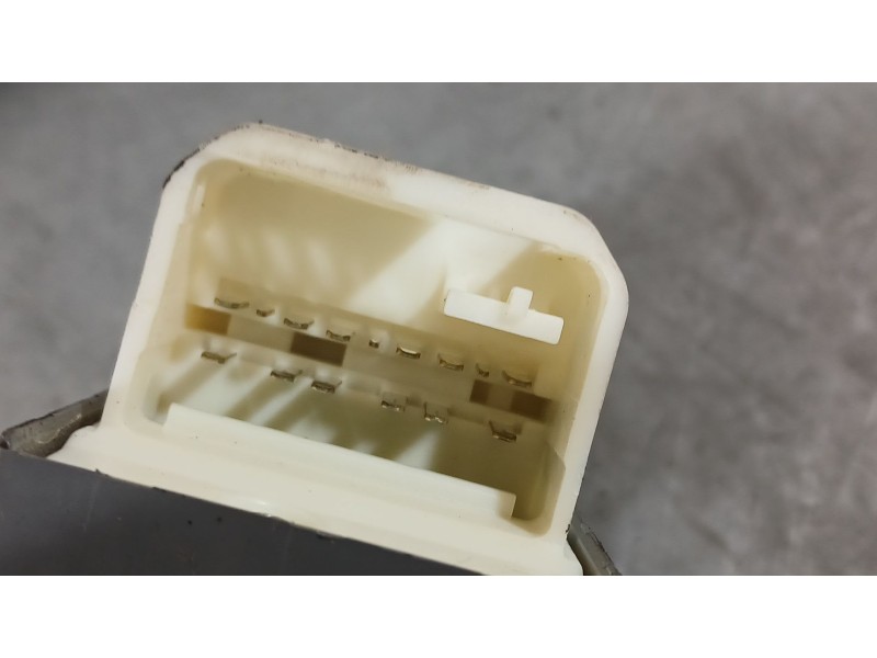 Recambio de mando elevalunas delantero izquierdo para toyota yaris (_p13_) 1.5 hybrid (nhp130_) referencia OEM IAM 8482002340  