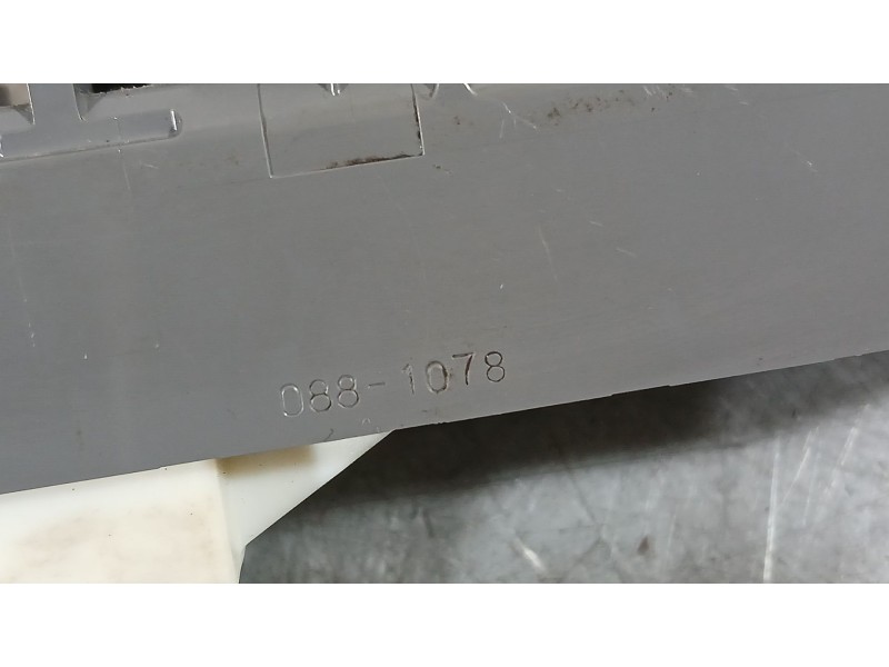 Recambio de mando elevalunas delantero izquierdo para toyota yaris (_p13_) 1.5 hybrid (nhp130_) referencia OEM IAM 8482002340  