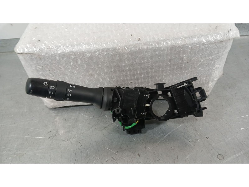 Recambio de mando luces para toyota yaris (_p13_) 1.5 hybrid (nhp130_) referencia OEM IAM 8415202080  