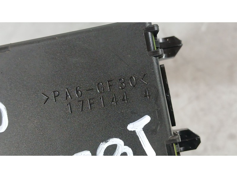 Recambio de mando limpia para toyota yaris (_p13_) 1.5 hybrid (nhp130_) referencia OEM IAM   