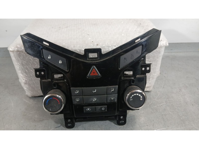 Recambio de mando climatizador para chevrolet cruze hatchback (j305) 1.7 d referencia OEM IAM 95471057  