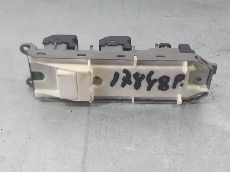 Recambio de mando elevalunas delantero izquierdo para toyota auris (-e18) 1.8 hybrid (zwee186) referencia OEM IAM 8482002320  