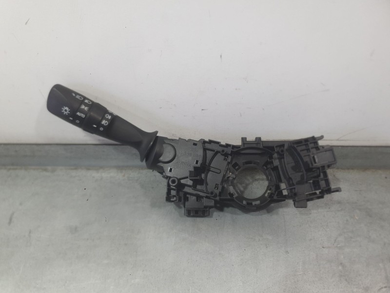 Recambio de mando luces para toyota auris (-e18) 1.8 hybrid (zwee186) referencia OEM IAM 8414002730  8465202540