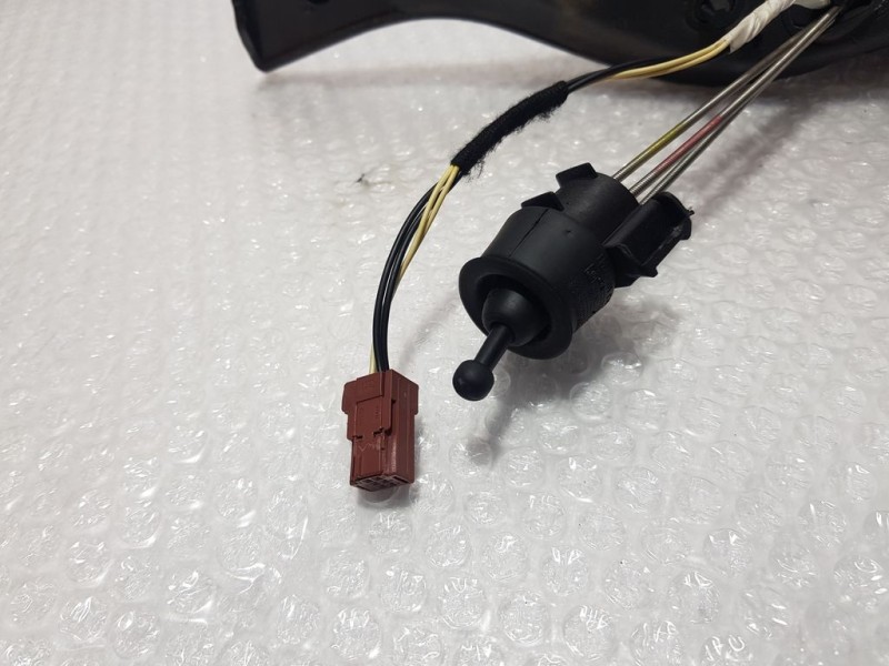 Recambio de retrovisor derecho para peugeot 208 access referencia OEM IAM   ROZADO , C/MANDO