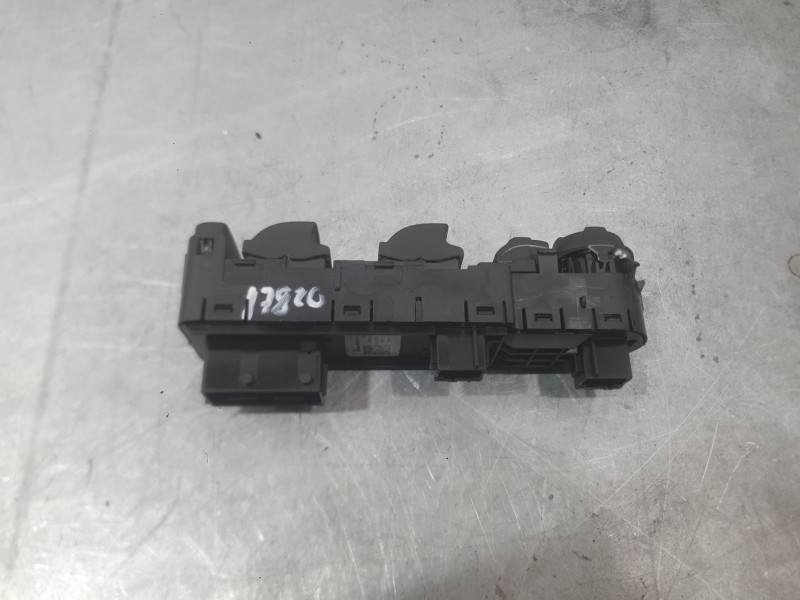 Recambio de mando elevalunas delantero izquierdo para peugeot 2008 ii (ud_, us_, uy_, uj_, ur_, uc_) 1.2 puretech 130 referencia