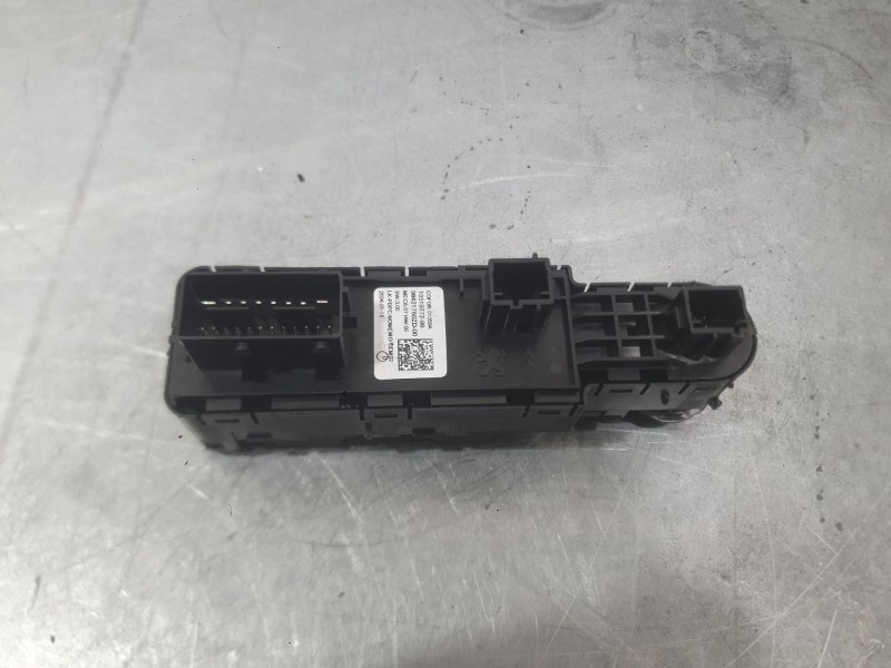 Recambio de mando elevalunas delantero izquierdo para peugeot 2008 ii (ud_, us_, uy_, uj_, ur_, uc_) 1.2 puretech 130 referencia