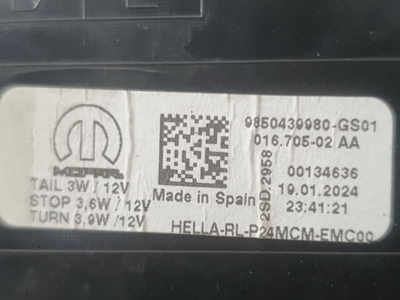 Recambio de piloto trasero derecho exterior para peugeot 2008 ii (ud_, us_, uy_, uj_, ur_, uc_) 1.2 puretech 130 referencia OEM 