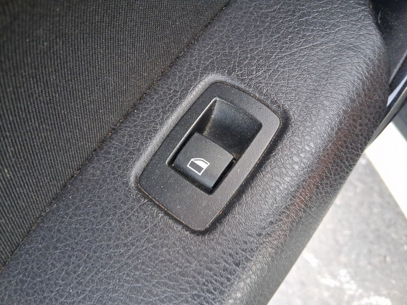 Recambio de mando elevalunas trasero izquierdo para bmw 1 (f20) 118 i referencia OEM IAM 61319208106  