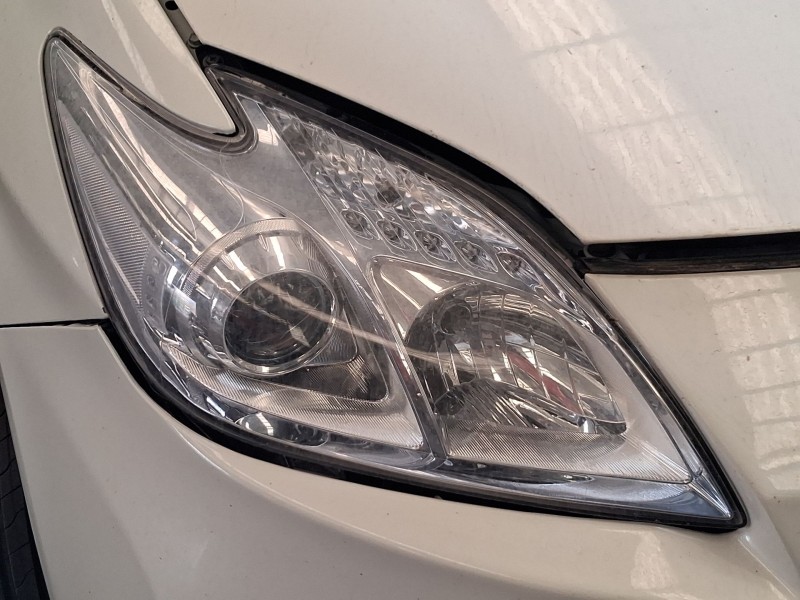 Recambio de faro derecho para toyota prius (_w3_) 1.8 hybrid (zvw3_) referencia OEM IAM 8113047253  