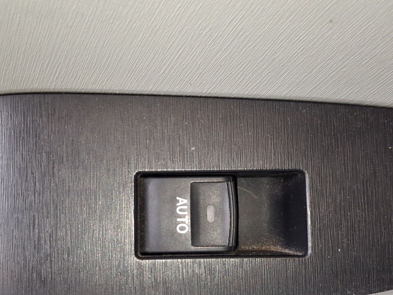 Recambio de mando elevalunas trasero izquierdo para toyota prius (_w3_) 1.8 hybrid (zvw3_) referencia OEM IAM 8481033120  