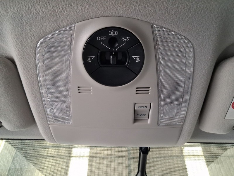 Recambio de luz interior para toyota prius (_w3_) 1.8 hybrid (zvw3_) referencia OEM IAM 8126047130B0  