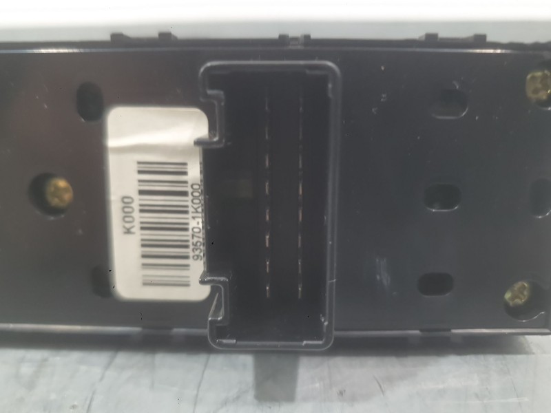 Recambio de mando elevalunas delantero izquierdo para hyundai ix20 (jc) 1.4 referencia OEM IAM 935701K0504X C/MANDO RETROVISOR 