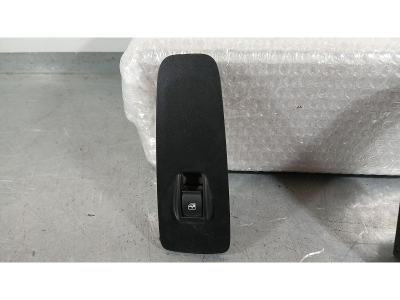 Recambio de mando elevalunas delantero derecho para challenger trigano autocarabana (250_) 150 multijet 2.3 d referencia OEM IAM