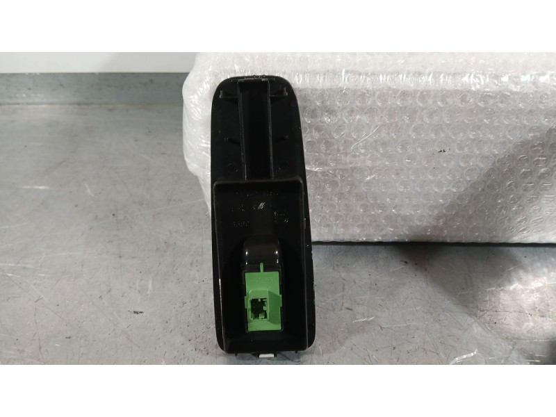 Recambio de mando elevalunas delantero derecho para challenger trigano autocarabana (250_) 150 multijet 2.3 d referencia OEM IAM