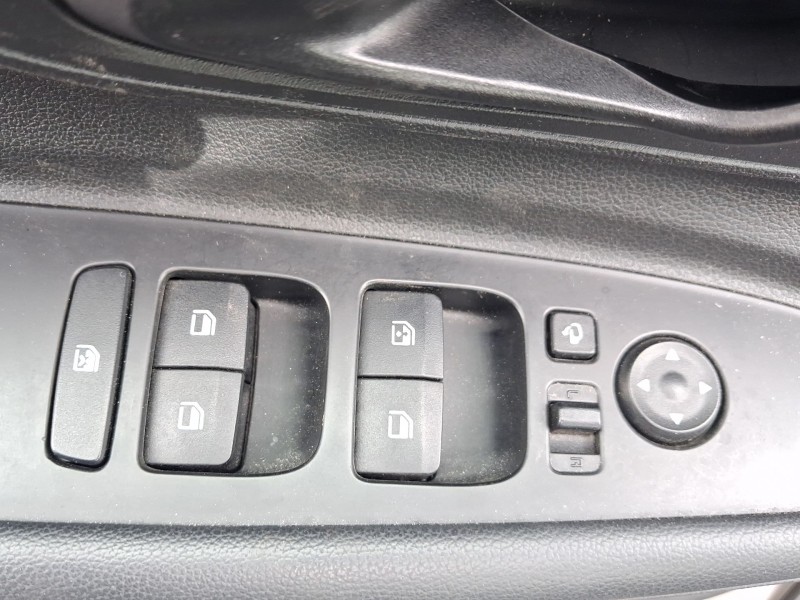 Recambio de mando elevalunas delantero izquierdo para hyundai bayon (bc3) 1.0 t-gdi referencia OEM IAM 93571Q00104X C/MANDO RETR