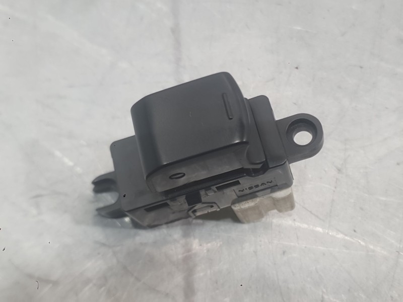 Recambio de mando elevalunas delantero derecho para nissan nv200 furgoneta 1.5 dci 90 (m20, m20m) referencia OEM IAM 254111FA0A 